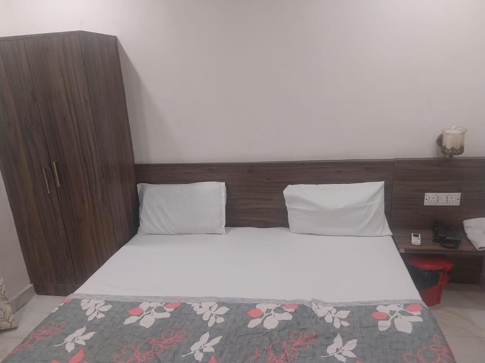 אמריצר Hotel Rovers Inn חדר תמונה